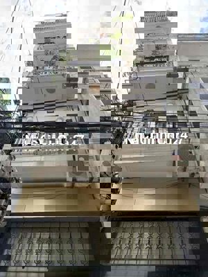 chính chủ bán nhà đường Bưởi - Ngõ Ô tô - sổ đỏ vuông - nhà đẹp