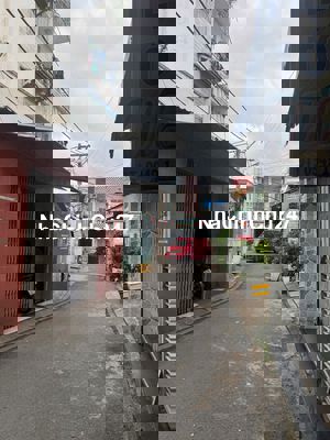 Nhà 1 lầu xe hơi đỗ cửa ngay chợ Tân Trụ gần Trường Chinh - nhà ga T3