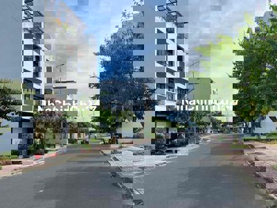 CẶP THỔ TRỤC CHÍNH ĐỐI DIỆN NHÀ BÁO VĨNH LONG