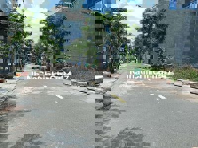 Kẹt tiền bán nhanh lô đất 61, 5 m2 ngang 5 ngay đường 1 gần Phú Hữu