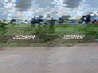 cần bán lô đất nằm ngay trên mặt tiền trục đường chính thôn 12, xã etu