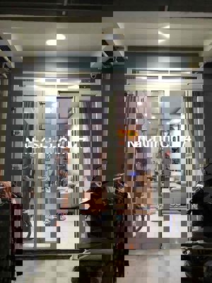 Chính chủ gửi bán nhà 2 mê kiệt oto Nguyễn Hoàng vị trí siêu đẹp