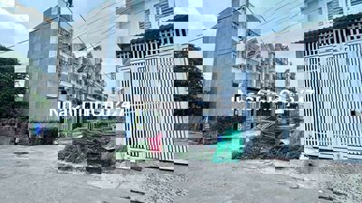 Bank định giá 5,7 Tỷ
Chủ bán 4,99 Tỷ
Lô góc 2Mt 5x20,5m . P Thạnh Xuân