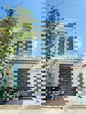 bán nhà chính chủ gần DT833B 100m2 thổ cư nhà trệt lầu kinh doanh OK