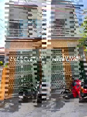 Cần bán gấp căn nhà 2 mê,2 tầng kiệt rộng 3,5m  Cù Chính Lan.