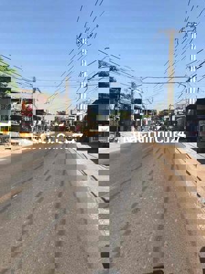 cần bán mặt tiền kinh doanh trục chính Nguyễn Hoàng đối diện chợ