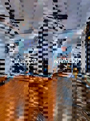 Nhà HXH đi bộ 5p tới ĐH luật 8,xx tỷ tiện ích bủa vây