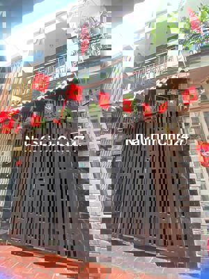 Nhà 1 trệt, 1 lầu full nội thất