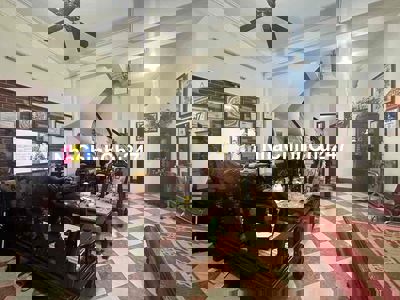 chính chủ cần bán nhà phố Ngọc Lâm, Long Biên 100mx4, giá 21 tỷ.