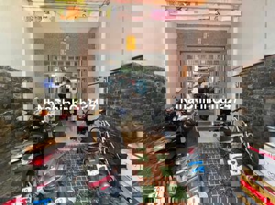 NHÀ 4 TẦNG, 72M2: 4M x 15M, HẺM XE HƠI - GẦN NHÀ GAT3 - TRƯỜNG CHINH