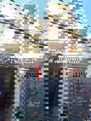 Nhà 3 tầng Trường Chinh ngay Bảy Hiền, có chỗ đậu ô tô.