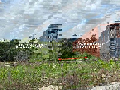 Đất mặt tiền ngay dưới dốc cầu âu thuyền Hàng bàng, Nguyễn Văn Cừ