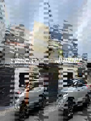 bán nhà 2 mặt tiền - vị trí đẹp q1 - thương lượng với chính chủ