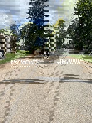 Bán đất MT XTT4 Hốc Môn dt 1.363m2 giá 12,6 tỷ