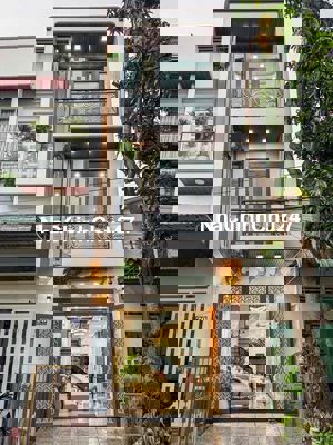 NHÀ PHỐ 2 LẦU MẶT TIỀN ĐƯỜNG CHU VĂN AN