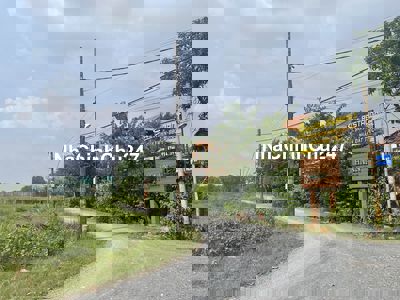 Gia đình cần bán mảnh đất xung quanh hàng xóm ở đầy đủ