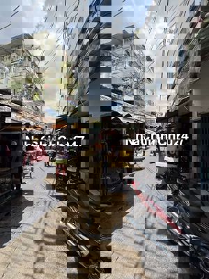 Bán nhà ngay chợ Bà Quẹo: 4,1x17m, SHR, hoàn công đủ