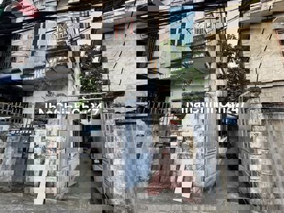 Chính Chủ bán đất Ngọc Thuỵ,sát chợ,ngõ nông,ôtô vào đất,giá 130tr/1m