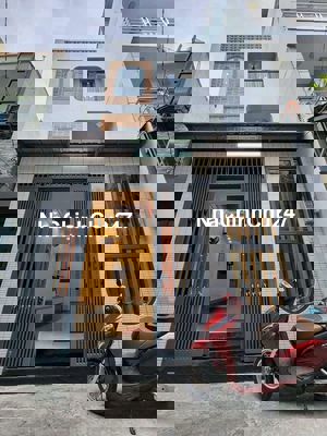 Chủ gửi bán gấp nhà đường Lãnh Binh Thăng, Quận 11. Giá 2tỷ700 Hẻm ôtô