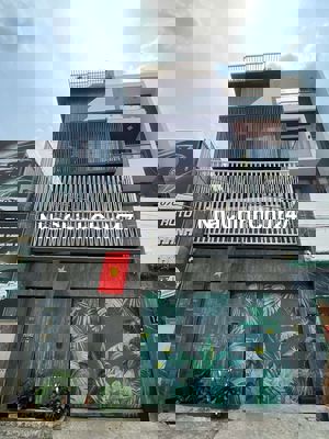 Nhà hiện đại quận 7, có 5 phòng ngủ, kèm nội thất cao cấp