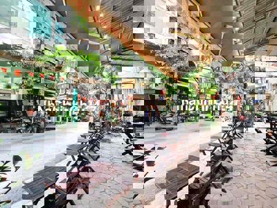 Tôi bán nhà mặt phố Lê Văn Lương - 70m2 - 4T,lô góc - vỉa hè,oto tránh