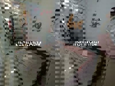 Nhà trọ tầng trệt 45m2 Q4 đầy đủ nội thất, sân riêng giá 4,5 tr/tháng