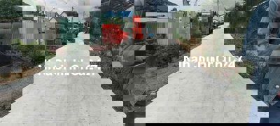 Đất cách ủy ban trường học 700m