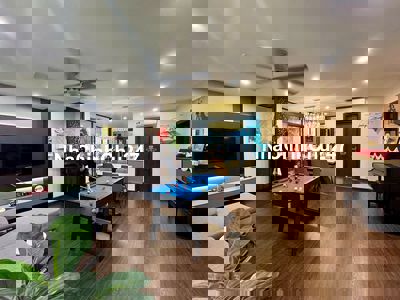 Bán căn hộ 3N,143m2 full nội thất tại 170 Đê La Thành giá 11tỷ có TL