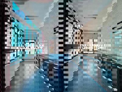 Bán nhà Đường Hoàng Như Tiếp, lô góc , mặt ngõ kinh doanh, ô tô qua