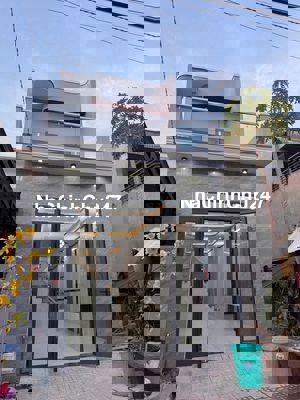 Nhà lầu ngay KDC cuối Đường Đồng Khởi. Mặt tiền buôn bán tạp hoá sẵn