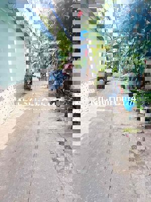 cách chợ 04 300m có Căn Nhà Chính chủ Cần Bán.