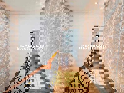 chính chủ cần bán nhà  đường 6 m nguyễn huy tưởng hoà minh