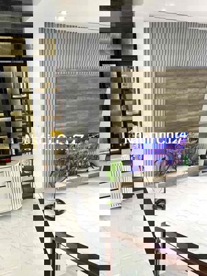 Chủ cần tiền gửi bán gấp căn nhà 3 tầng full nội thất cao cấp gần