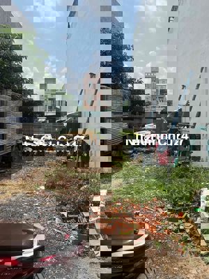 đất thổ cư. 4m x 18m ngay chung cư thạnh lộc . thạnh lộc 15. ngã tư ga