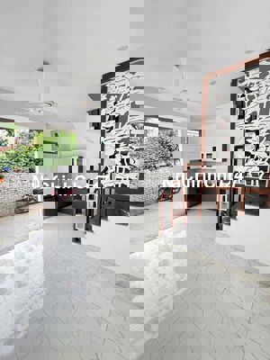 NHÀ KIM CHUNG Ô TÔ ĐỖ CỬA.