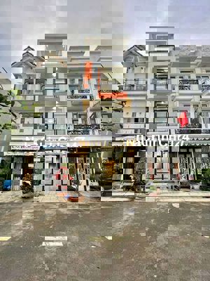 Nhà phố 1 trệt 2 lầu view công viên thoáng mát tặng full nội thất