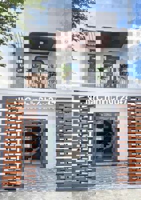 Bán Gấp Nhà 1 Lầu 1 Trệt Sân Xe Hơi mặt tiền kinh doanh ngã 3 Bình Ý