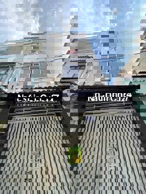 Chính Chủ bán nhà Nguyên Hồng 4 Tầng, 3.7 x 13m 46m2, 6.4 tỷ