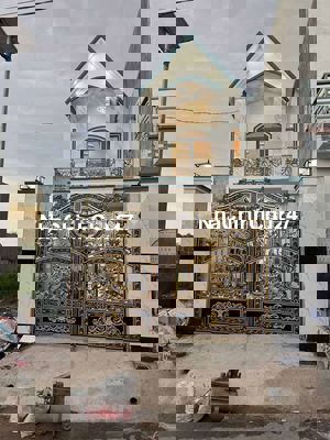 Nhà shr hoàn công 5x24 xây 1tr 1 lầu ngay ngã tư Đồng Gò. MHN.LONG AN