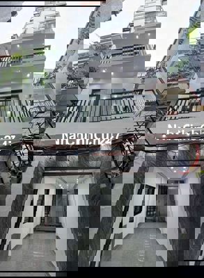 Nhà đẹp trung tâm Ngọc Thuỵ, Long Biên, lô góc,thang máy,full nội thất