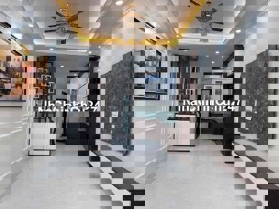 Nhà mới, full đồ, khu phố sầm uất, dân trí cao : 43m2 * 6 tầng.