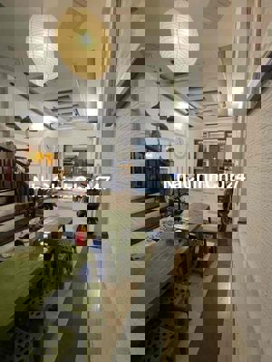 Cần bán nhà phân lô Trung Kinh_Oto tránh_Gara_Ô chờ TM Kv hiếm nhà bán