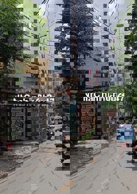 Nhà gần mặt tiền, đối diện Chung Cư Celadon.