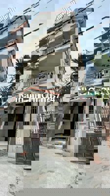 Ngập Bank bán gấp nhà Cổ Linh chưa đến 100tr/m2