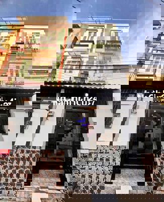 Bán nhà 4 phòng ngủ sẵn nội thất gần ngã tư ga