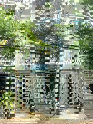 Bán nhà MT đường DC11,Tân Phú.dt 4x20. Đúc 3 Lầu,st. Nhà MỚi 90%