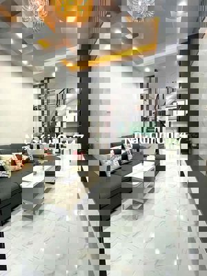 Oto lý thuyết phố Trương Định nhà đẹp 2 thoáng ở ngay 32m2 x5T giá 6.1