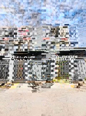 trả nợ cần bán gấp nhà 2 lầu ngay ngã 4 ga quận 12 đường oto