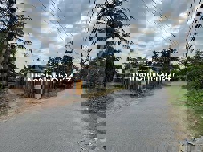 Nhà Dt 180m , MT đường nhựa , xe Tải đi ,Khu dân cư , Nhị Bình Hóc Môn