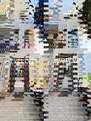 Chính chủ bán gấp Nhà Phố Trệt 2 Lầu Chỉ 5,799 tỷ